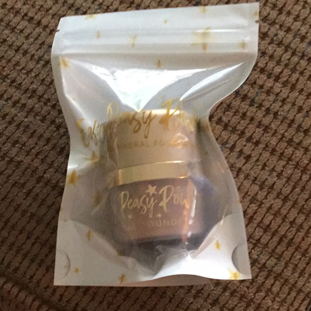 Belle Beauty by Kim Gravel Easy Peasy Powder Matte Mineral Foundation Medium NEW